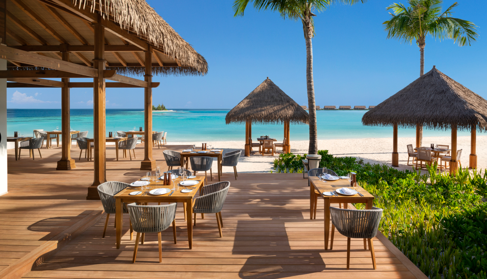 Best Maldives resorts beachfront restaurant